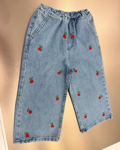 Kiraz Detaylı Kot Pantolon Pantolon